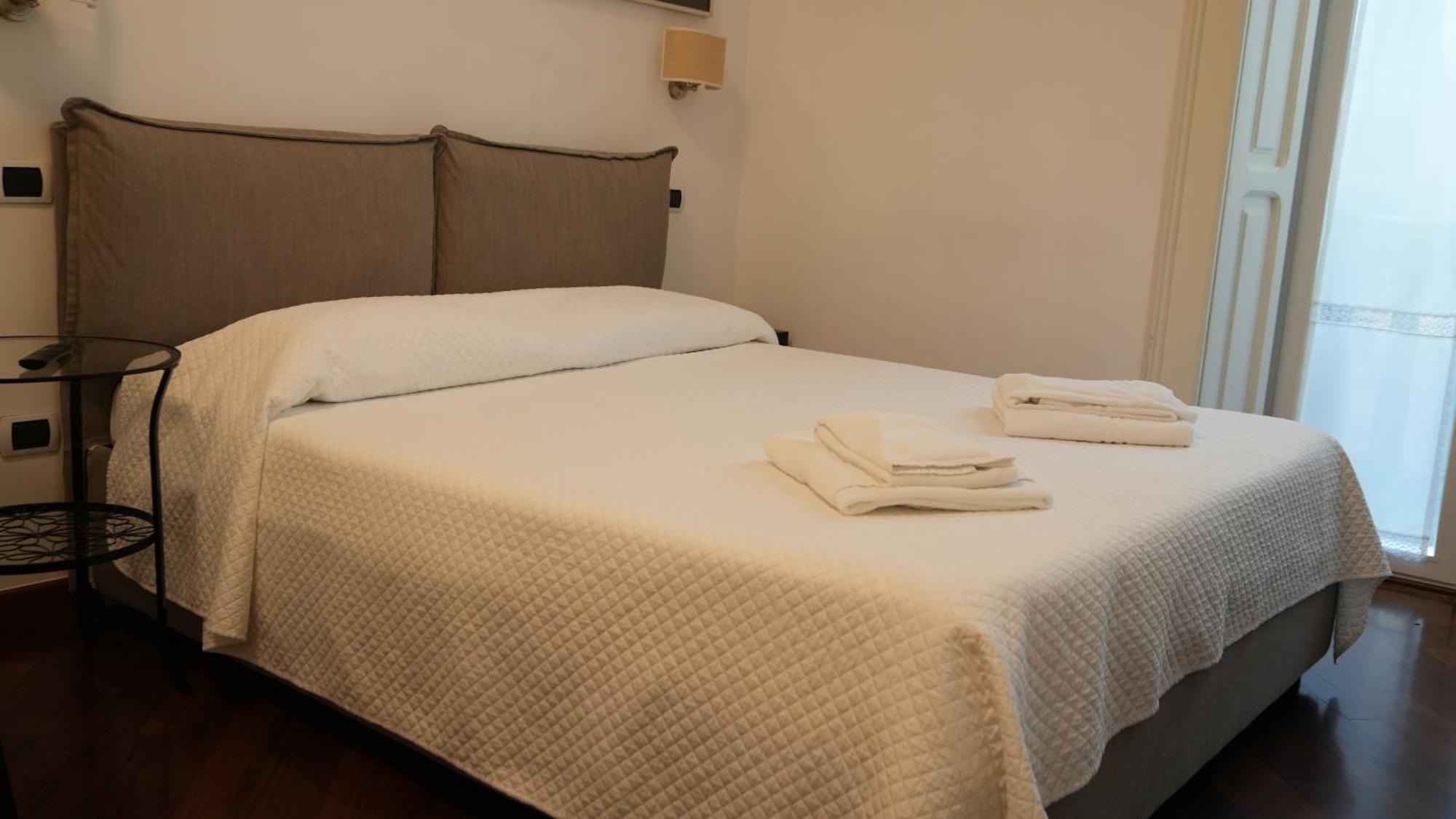 Luca Giordano 142 B&B 那不勒斯 外观 照片