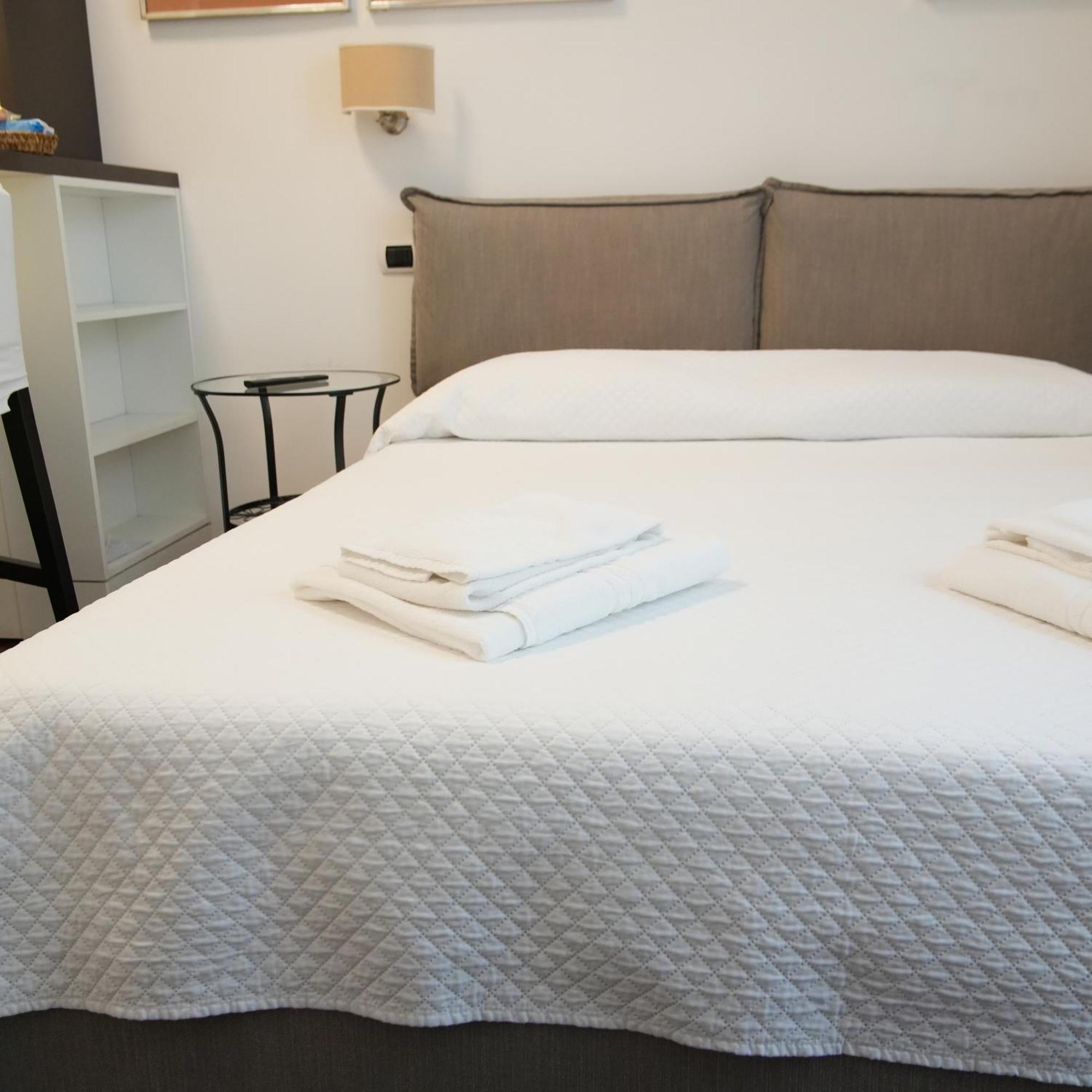 Luca Giordano 142 B&B 那不勒斯 外观 照片